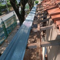 Calhas com tela de alumnio