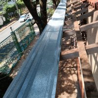 Calha com tela de alumnio